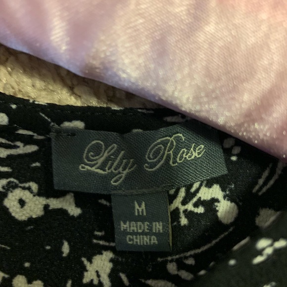 NWOT tags Women’s blouse size medium - Picture 3 of 4